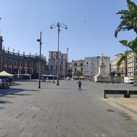 Apartamento Na' Stanza In Piazza Nápoles Exterior foto