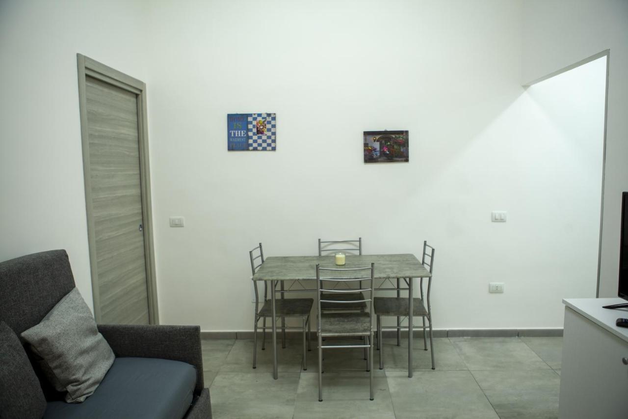 Apartamento Na' Stanza In Piazza Nápoles Exterior foto