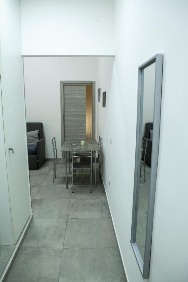 Apartamento Na' Stanza In Piazza Nápoles Exterior foto