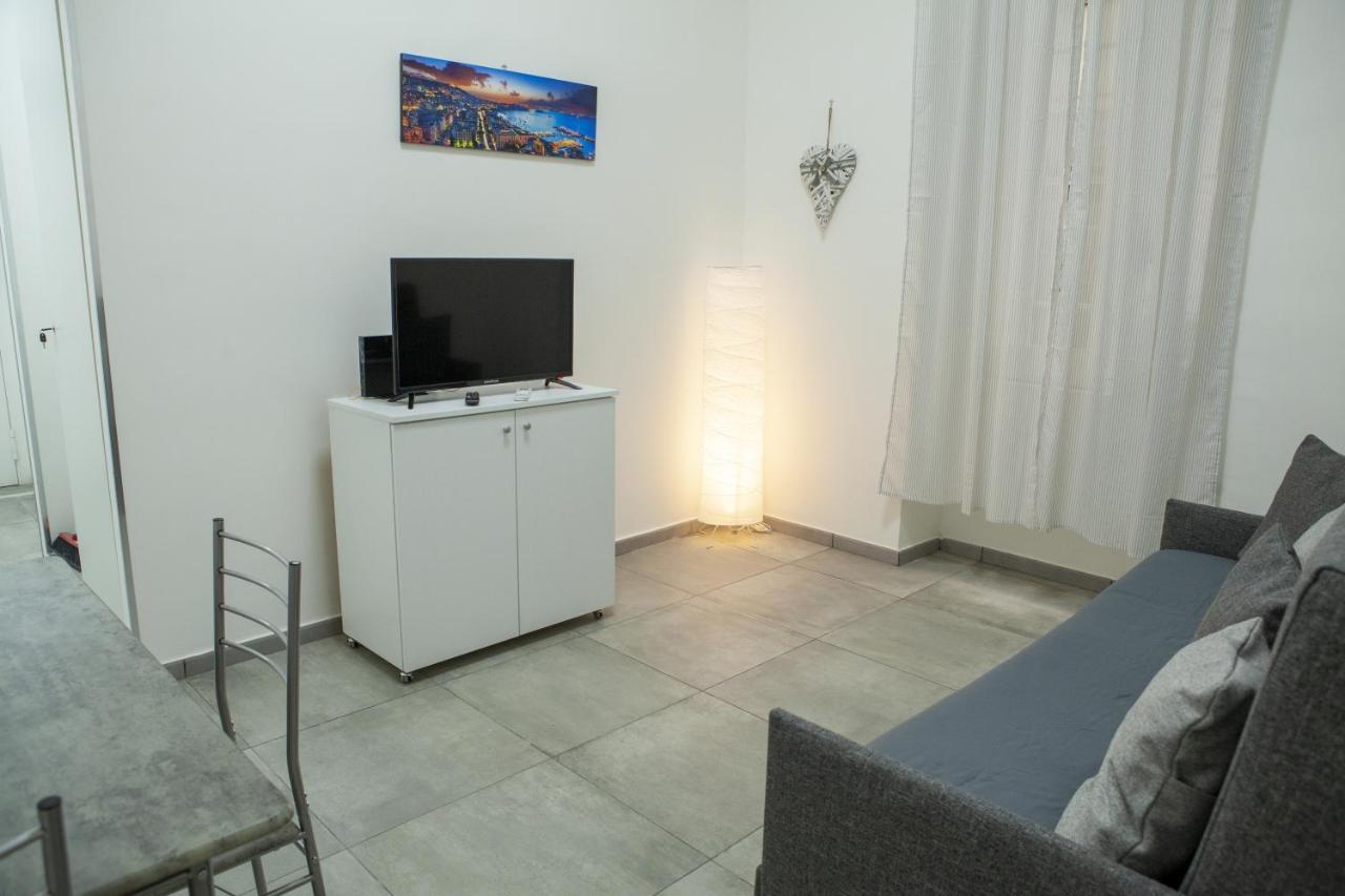 Apartamento Na' Stanza In Piazza Nápoles Exterior foto
