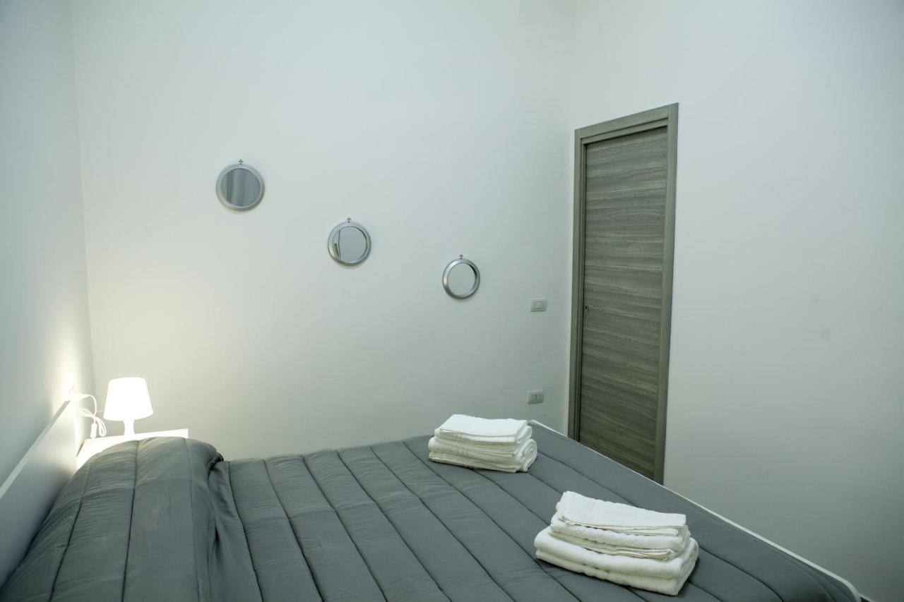 Apartamento Na' Stanza In Piazza Nápoles Exterior foto