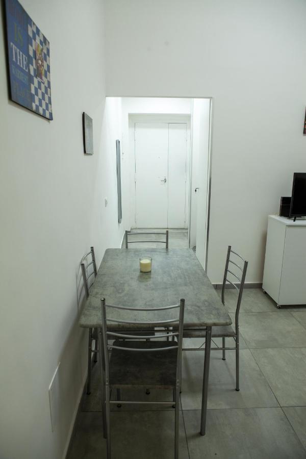 Apartamento Na' Stanza In Piazza Nápoles Exterior foto