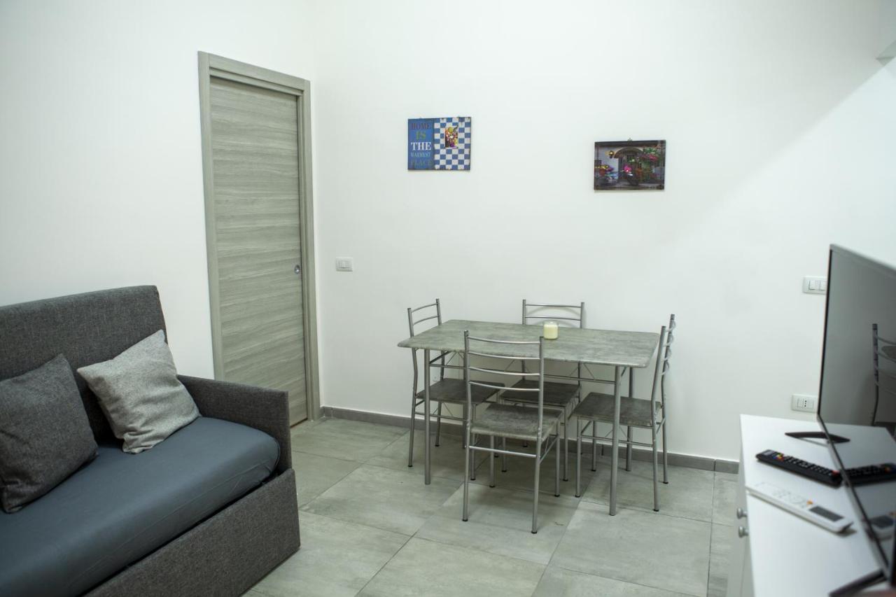 Apartamento Na' Stanza In Piazza Nápoles Exterior foto
